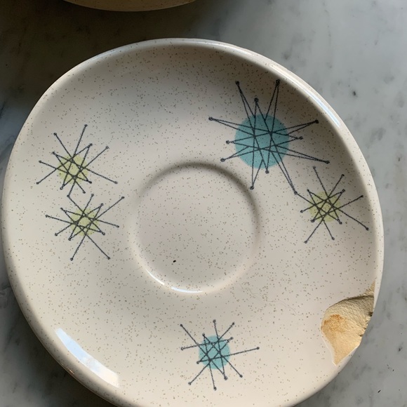 One lot of Franciscan starburst pattern dishes with chips - Picture 8 of 10